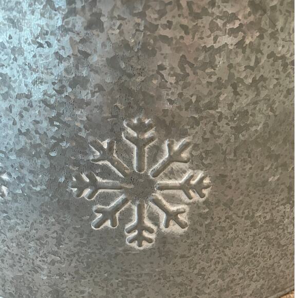 WINTER WONDER LANE 26.5" Embossed Snowflake Galvanized Metal Tree Collar NEW - Picture 3 of 11